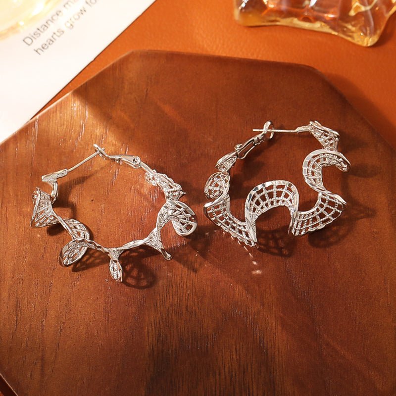 European American Style Hollow Wave Irregular Big Hoop Earrings Luxury Fashion Atmosphere Exaggerated Earrings Niche Design Stud Earrings