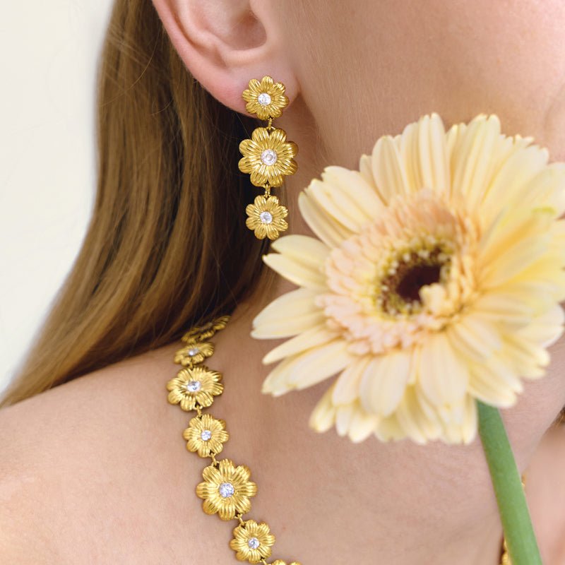 European American Daisy Flower Jewelry Titanium Steel Necklace Light Luxury Minimalist Clavicle Chain Choker Stainless Steel Cross Border Jewelry