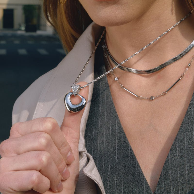 European American Stainless Steel Love Heart Necklace Light Luxury Minimalist Design Clavicle Chain Titanium Steel Cross Border Jewelry For Women Advanced Sense