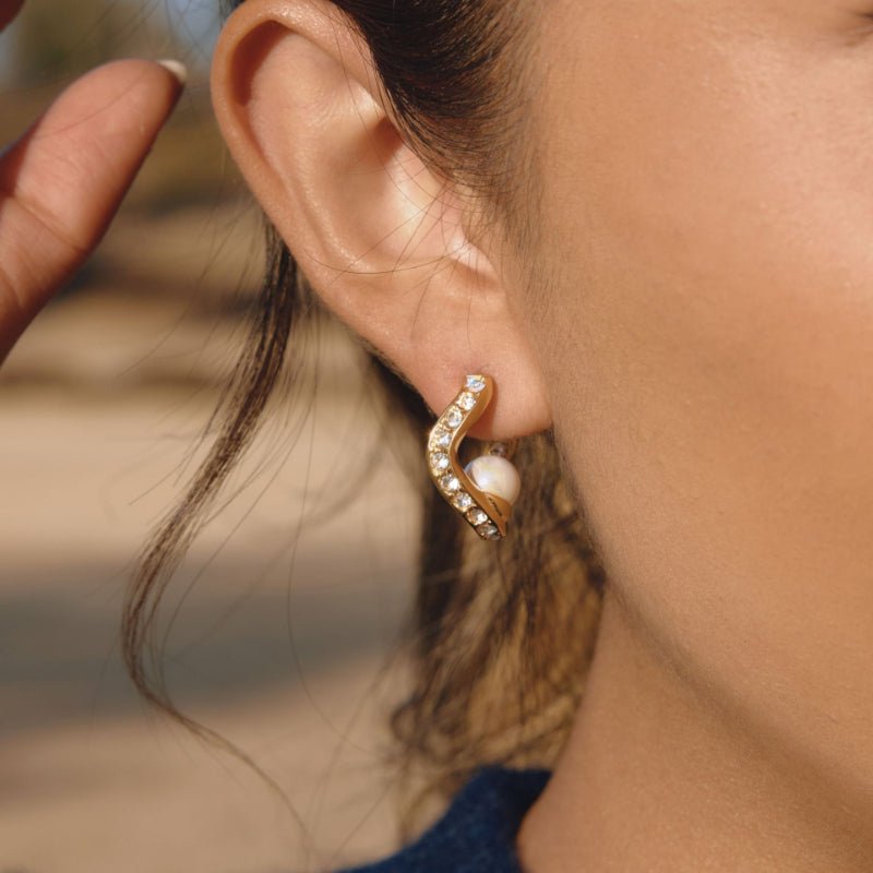 Stainless Steel Imitation Pearl Shell Bead Wave Earrings Jewelry Light Luxury Premium Stud Earrings Titanium Steel Cross Border Jewelry For Women