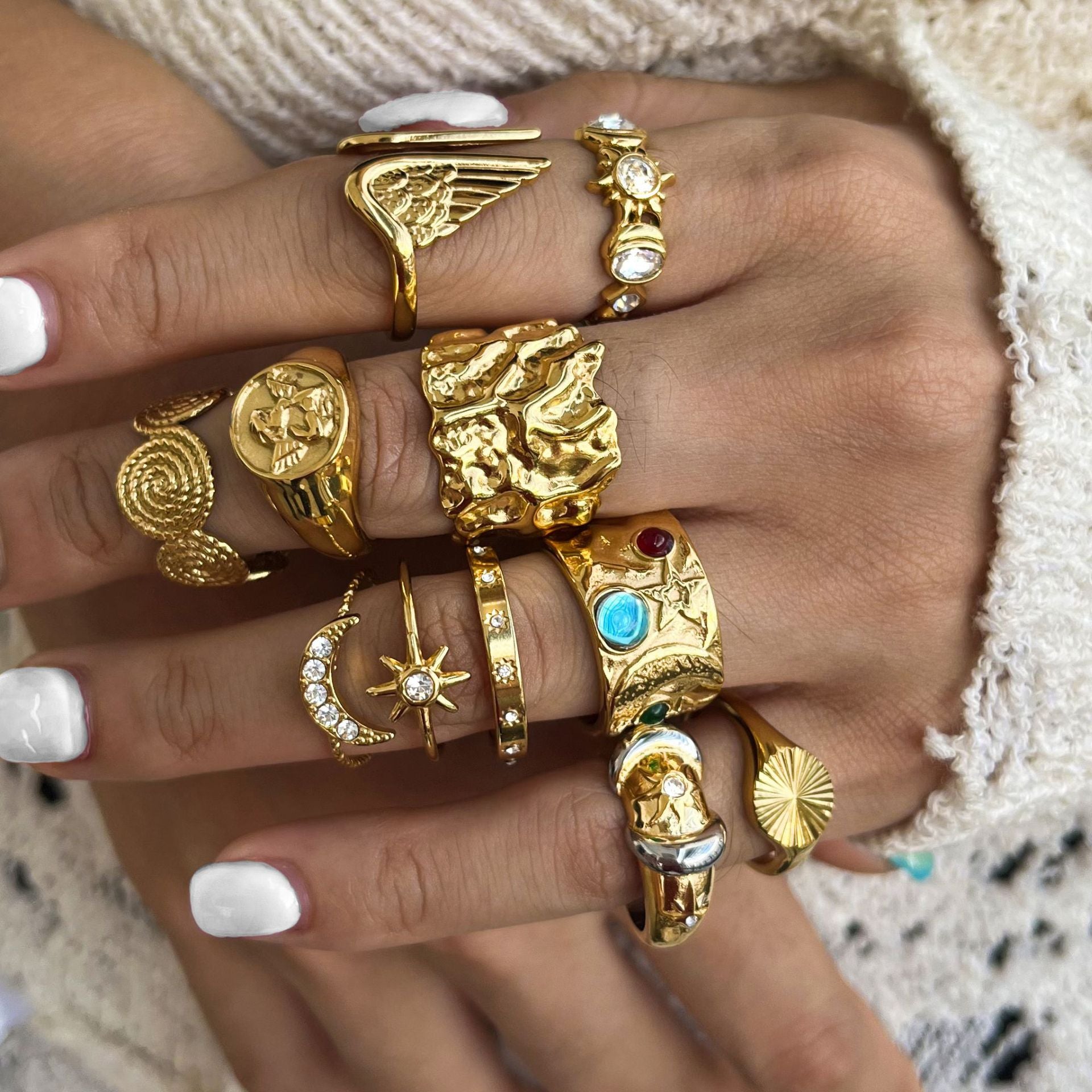 Vintage Light Luxury Titanium Steel Ring for Women, Tarnish-Free Stainless Steel Jewelry, High-End Statement Finger Ring for Cross-Border Sales