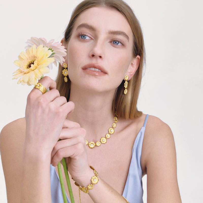 European American Daisy Flower Jewelry Titanium Steel Necklace Light Luxury Minimalist Clavicle Chain Choker Stainless Steel Cross Border Jewelry