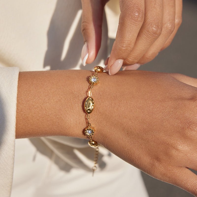 European American Stainless Steel Rhinestone Bracelet for Women Light Luxury Niche Hand Jewelry 18K Titanium Steel Tarnish-Free Cross-Border Accessory