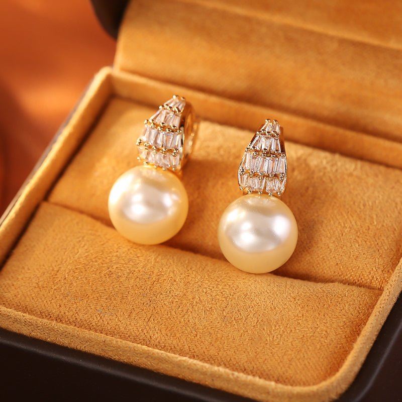 Factory Direct Zircon Pearl Earrings Luxury Fashion Exquisite Daily Versatile Earrings Romantic Light Bulb Ear Clip